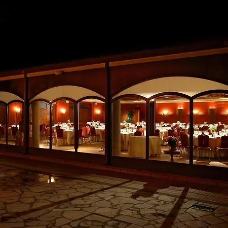 מלון Restaurante Florida Cuéllar