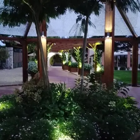 מלון Restaurante Florida Cuéllar