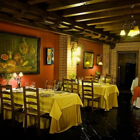 מלון Restaurante Florida Cuéllar